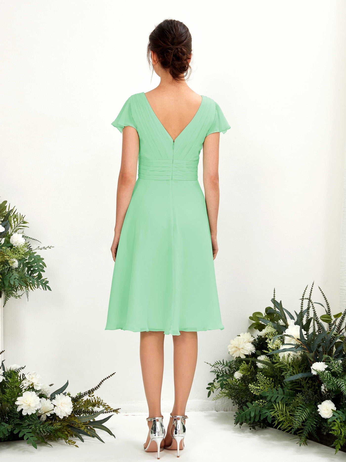 Carlyna Betty A-Line Mint Green Bridesmaid Dress Knee-Length Short Sleeve V-Neck Dress #color_mint-green